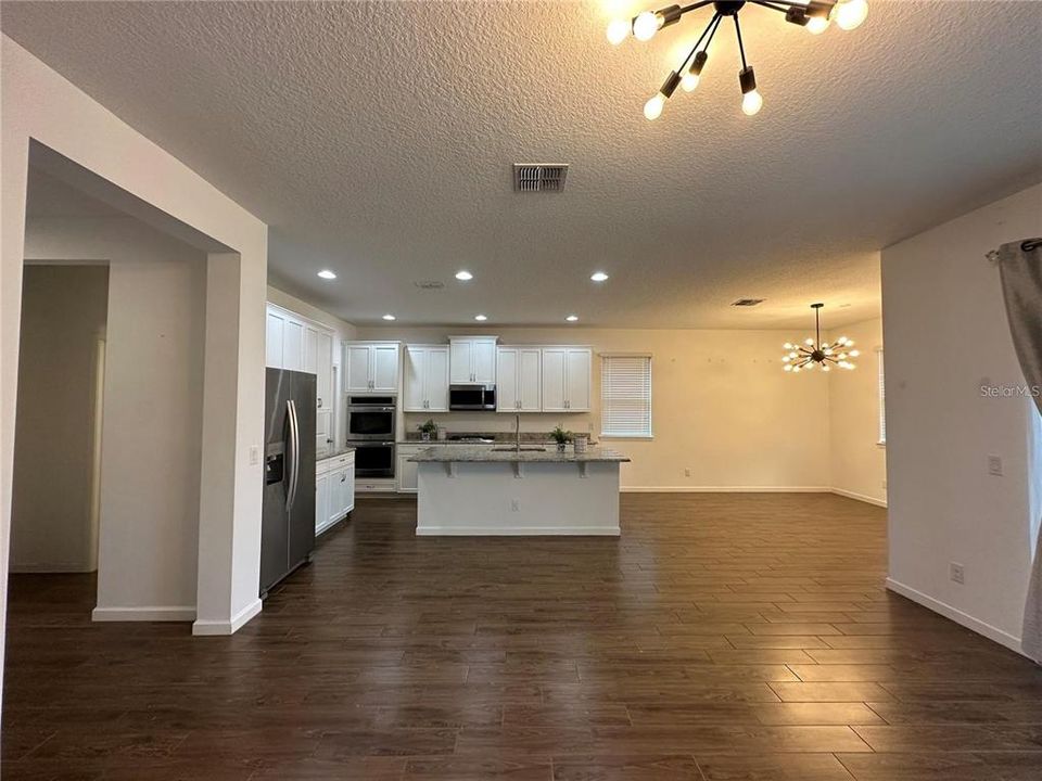 For Rent: $3,600 (4 beds, 3 baths, 2689 Square Feet)