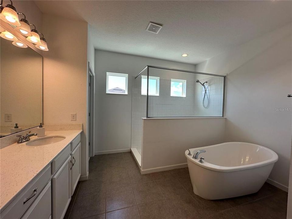 For Rent: $3,600 (4 beds, 3 baths, 2689 Square Feet)