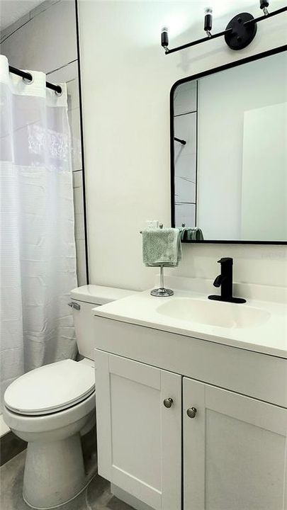 For Sale: $220,000 (2 beds, 1 baths, 720 Square Feet)