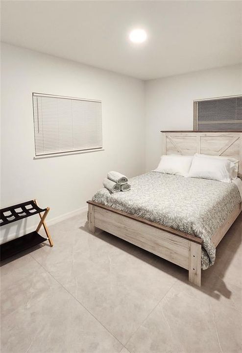 For Sale: $220,000 (2 beds, 1 baths, 720 Square Feet)