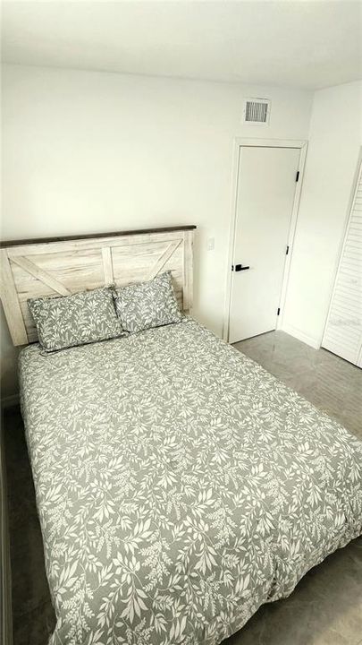 For Sale: $220,000 (2 beds, 1 baths, 720 Square Feet)