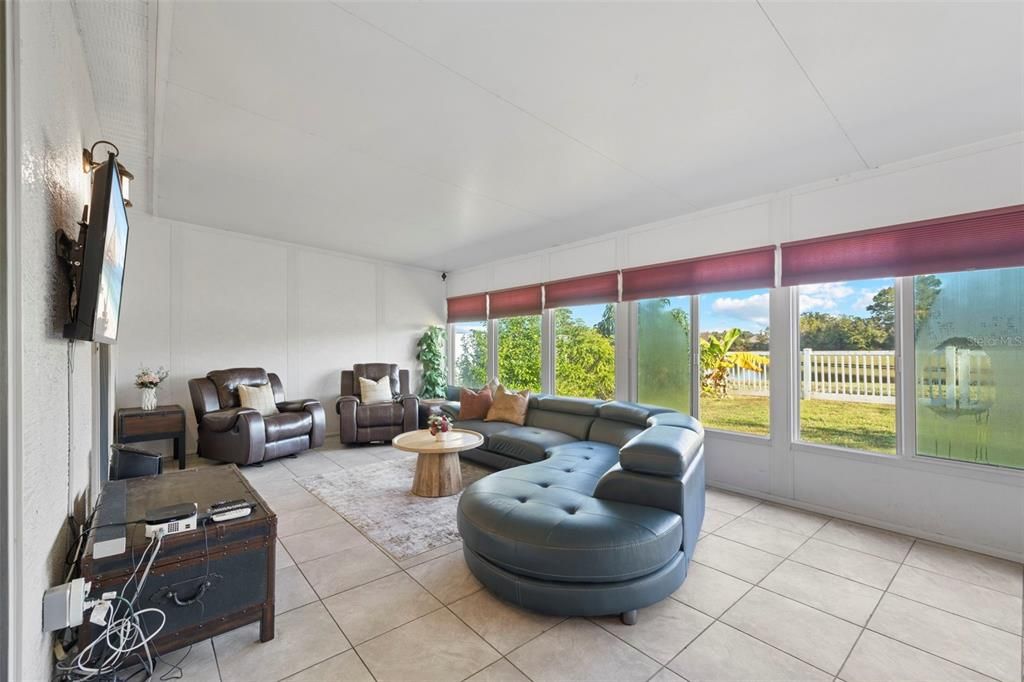 На продажу: $360,000 (3 спален, 2 ванн, 1330 Квадратных фут)