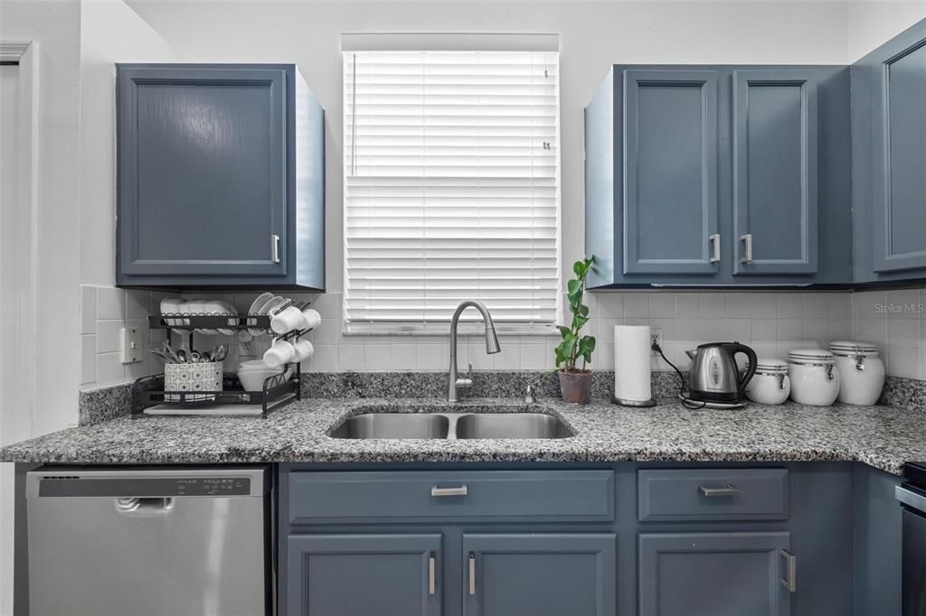 На продажу: $360,000 (3 спален, 2 ванн, 1330 Квадратных фут)