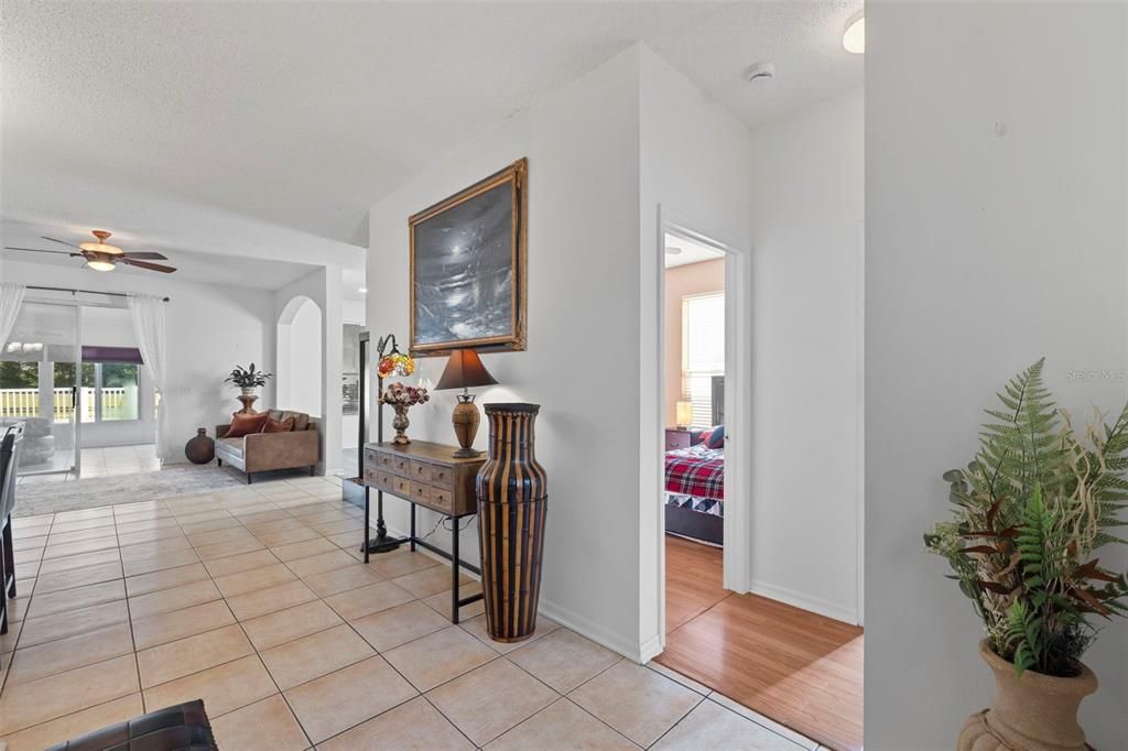 На продажу: $360,000 (3 спален, 2 ванн, 1330 Квадратных фут)