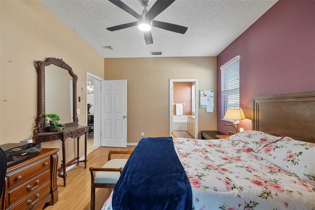 На продажу: $360,000 (3 спален, 2 ванн, 1330 Квадратных фут)