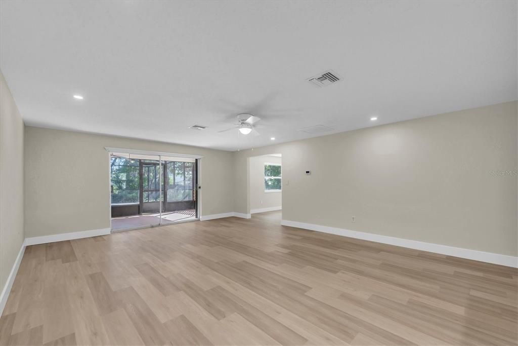 For Sale: $550,000 (3 beds, 2 baths, 1764 Square Feet)