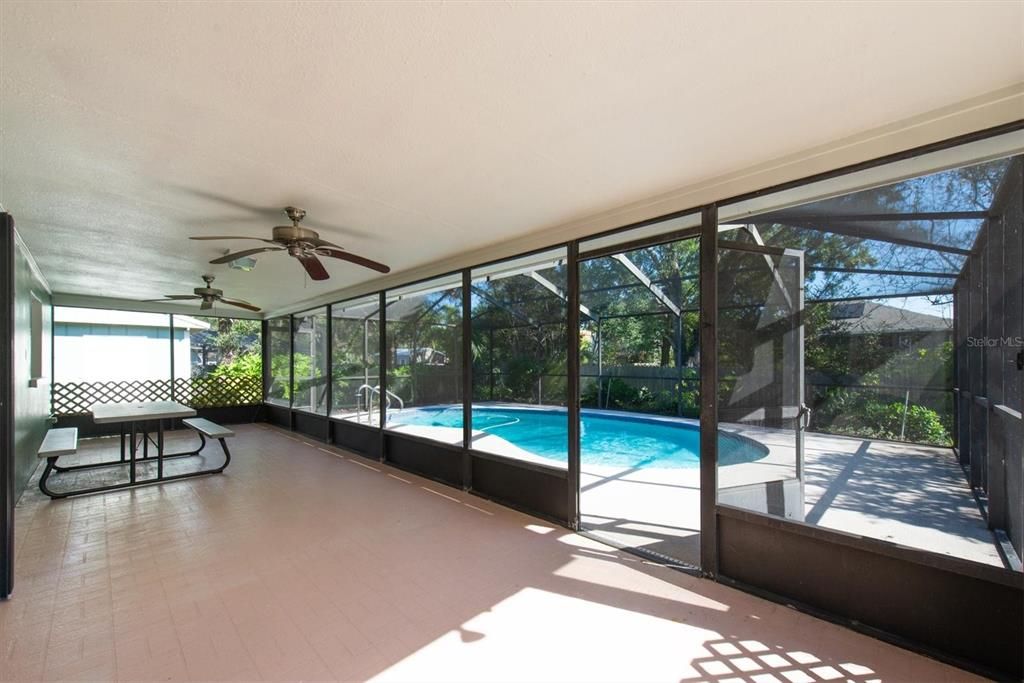 For Sale: $550,000 (3 beds, 2 baths, 1764 Square Feet)