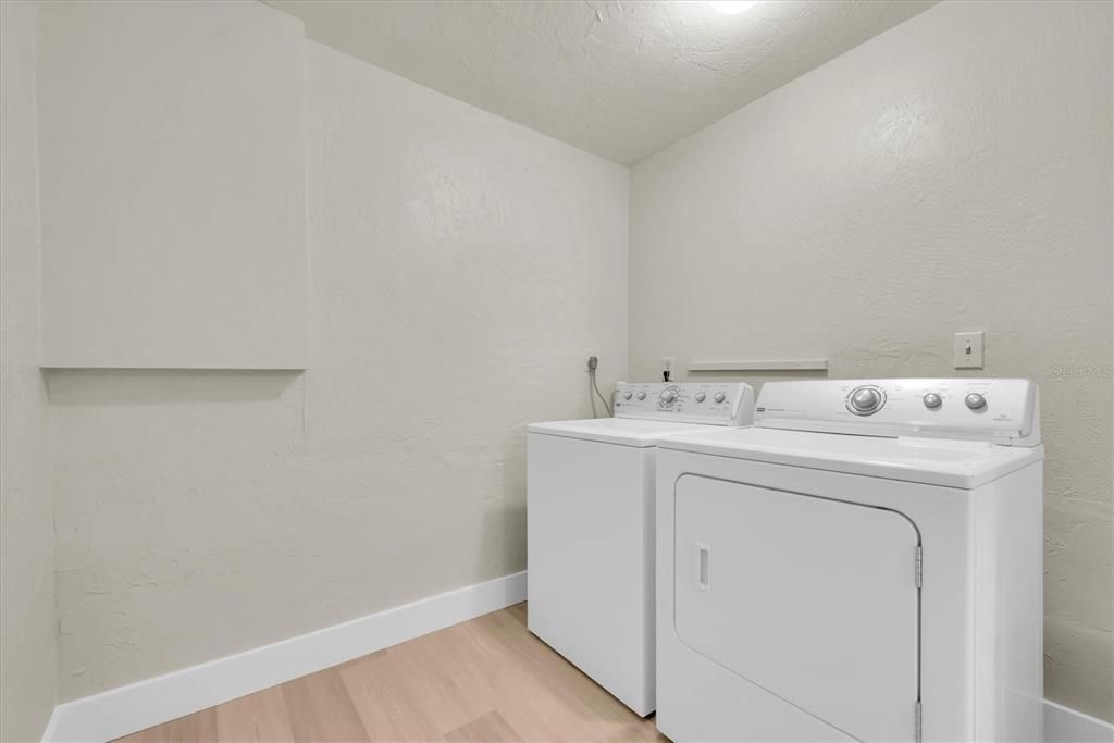 For Sale: $550,000 (3 beds, 2 baths, 1764 Square Feet)