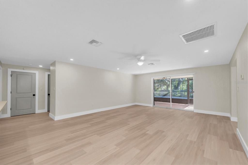 For Sale: $550,000 (3 beds, 2 baths, 1764 Square Feet)