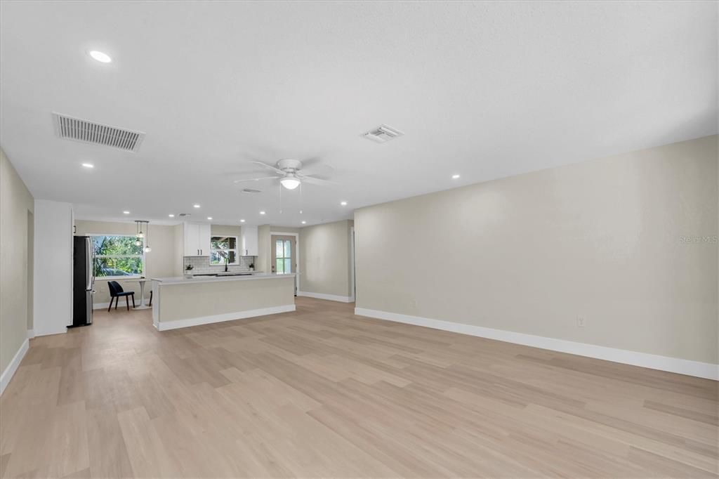 For Sale: $550,000 (3 beds, 2 baths, 1764 Square Feet)