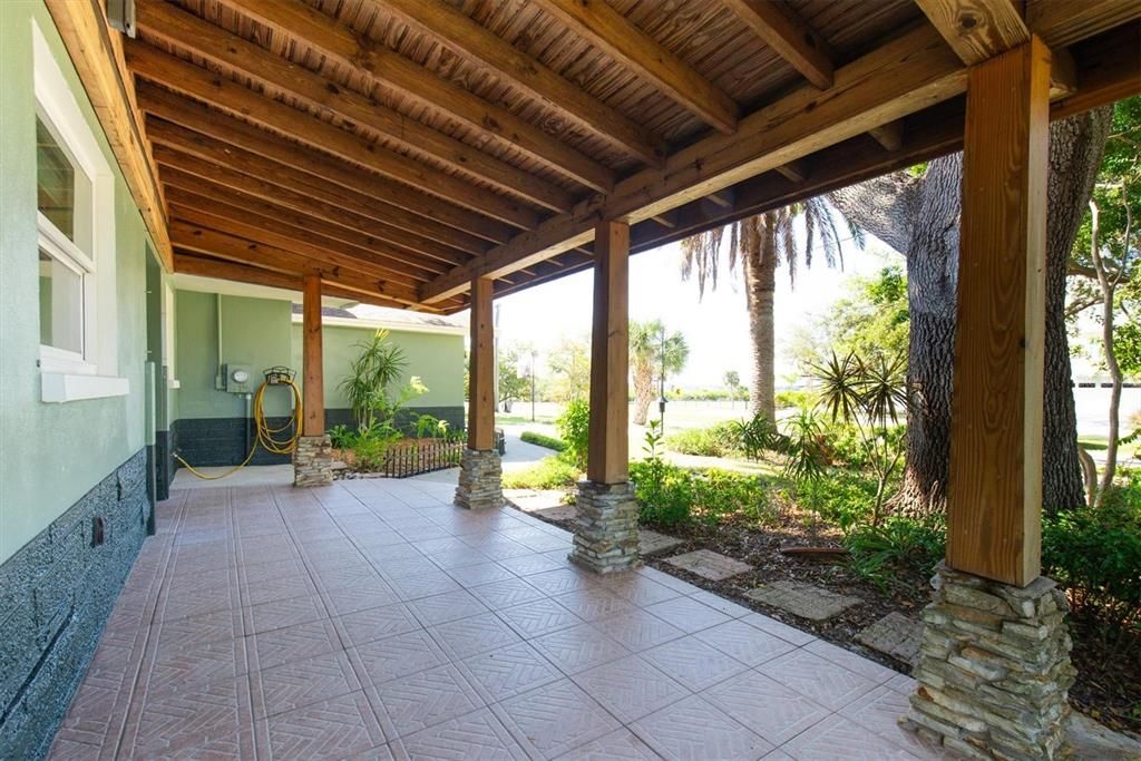 For Sale: $550,000 (3 beds, 2 baths, 1764 Square Feet)