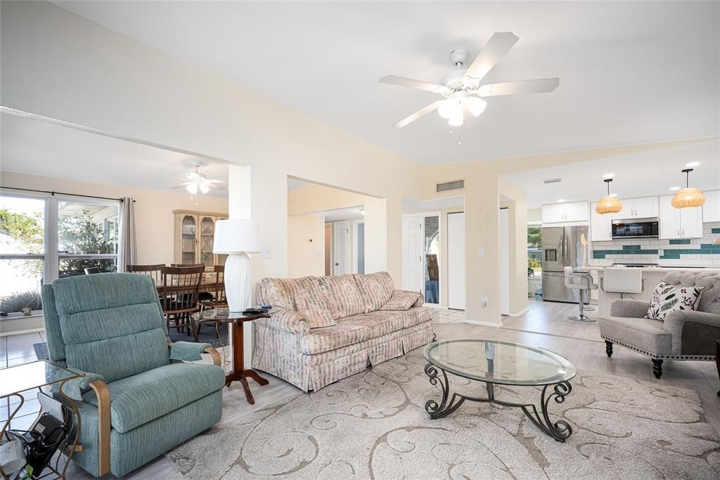 For Sale: $429,000 (3 beds, 2 baths, 1672 Square Feet)