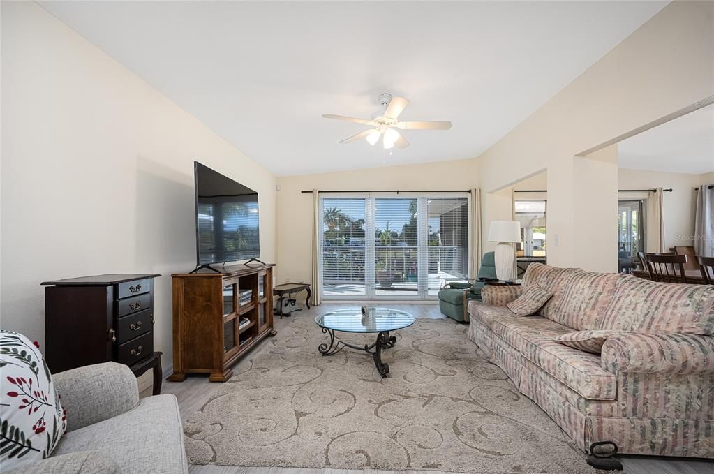 For Sale: $429,000 (3 beds, 2 baths, 1672 Square Feet)