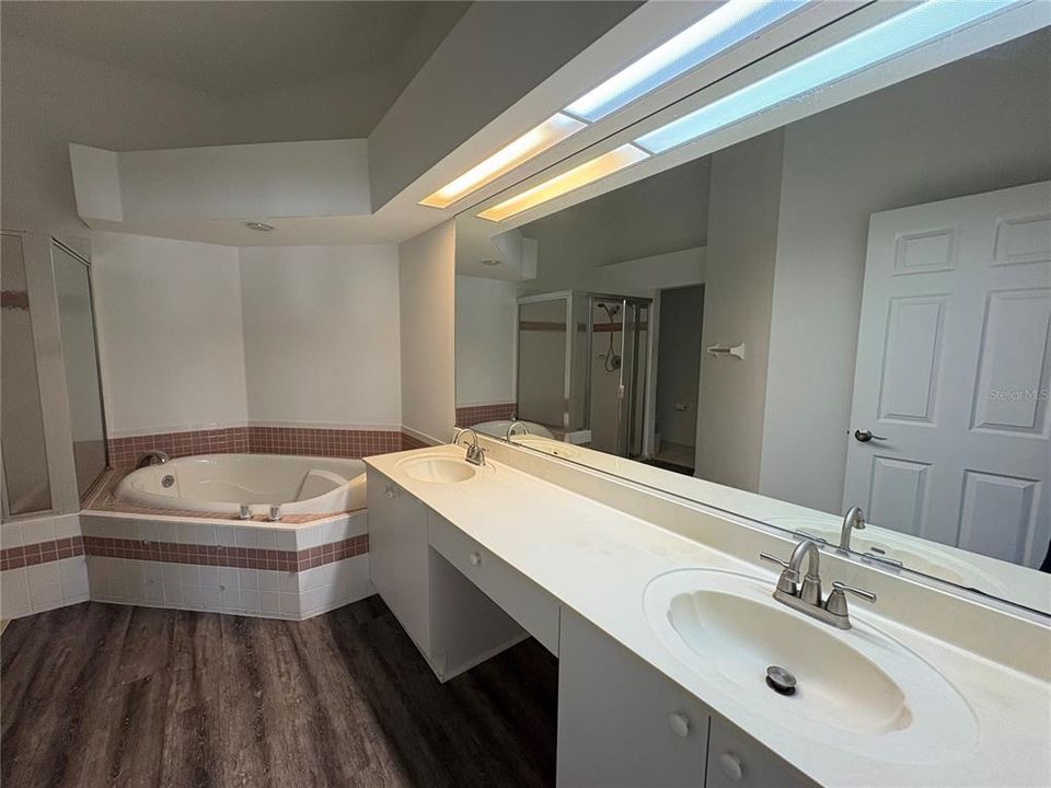 For Sale: $309,000 (3 beds, 2 baths, 1447 Square Feet)