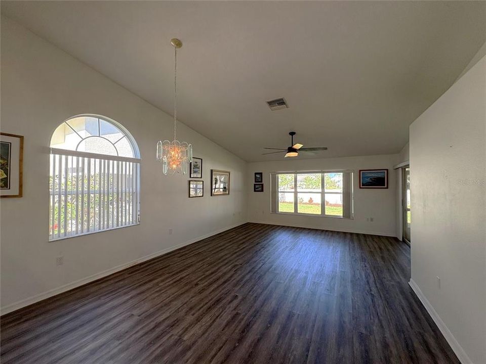 For Sale: $309,000 (3 beds, 2 baths, 1447 Square Feet)