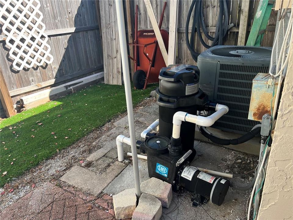 For Sale: $294,000 (2 beds, 1 baths, 952 Square Feet)