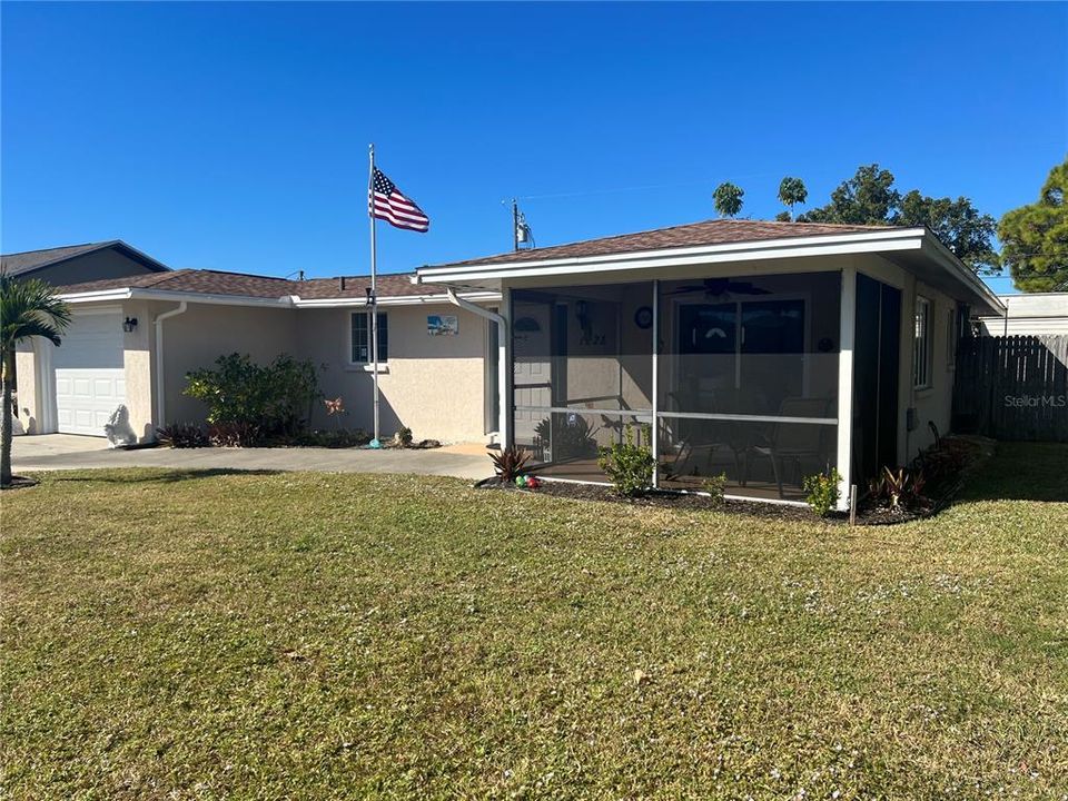 For Sale: $294,000 (2 beds, 1 baths, 952 Square Feet)