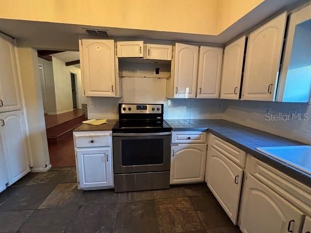 For Sale: $289,000 (3 beds, 2 baths, 1606 Square Feet)