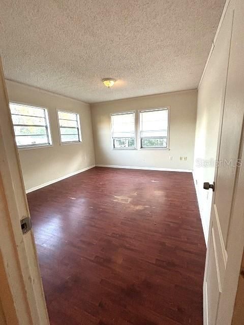 For Sale: $289,000 (3 beds, 2 baths, 1606 Square Feet)