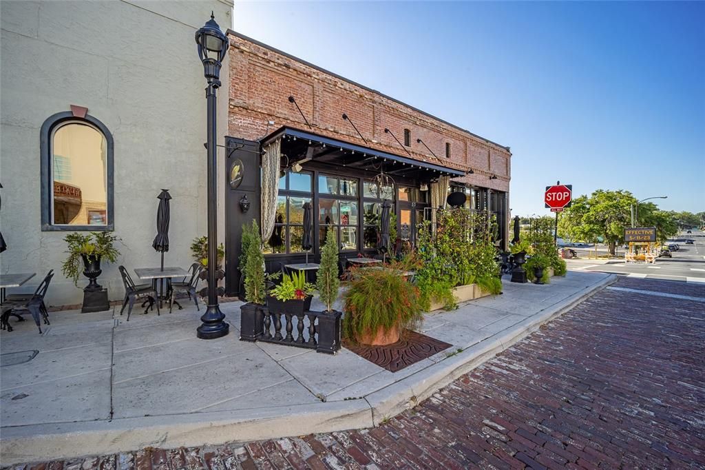 For Sale: $324,900 (2 beds, 1 baths, 912 Square Feet)