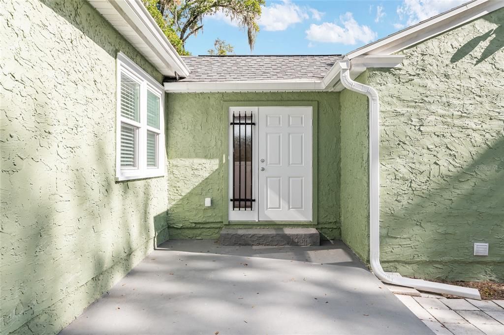 For Sale: $324,900 (2 beds, 1 baths, 912 Square Feet)