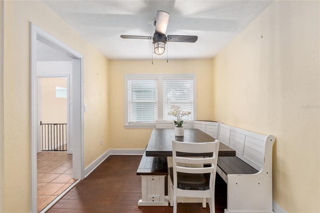 For Sale: $324,900 (2 beds, 1 baths, 912 Square Feet)