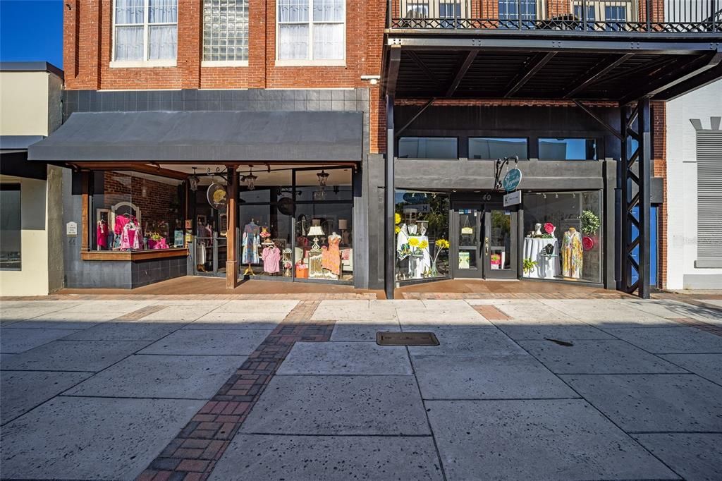 For Sale: $324,900 (2 beds, 1 baths, 912 Square Feet)