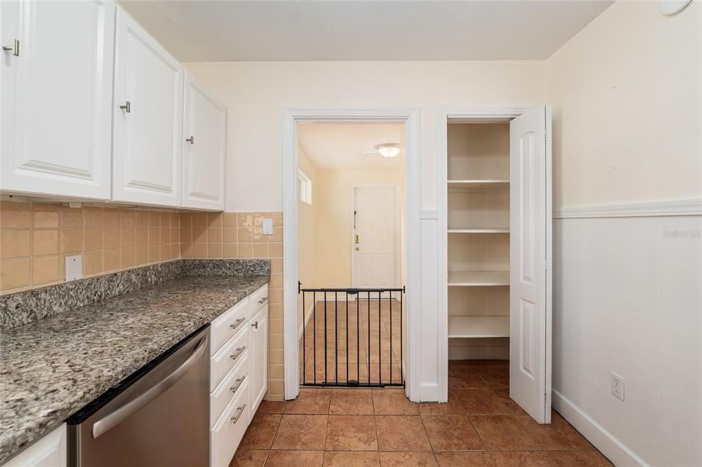 For Sale: $324,900 (2 beds, 1 baths, 912 Square Feet)