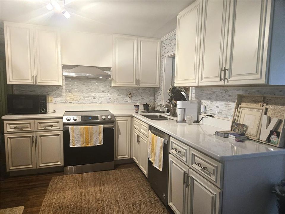 For Sale: $274,900 (2 beds, 2 baths, 1347 Square Feet)