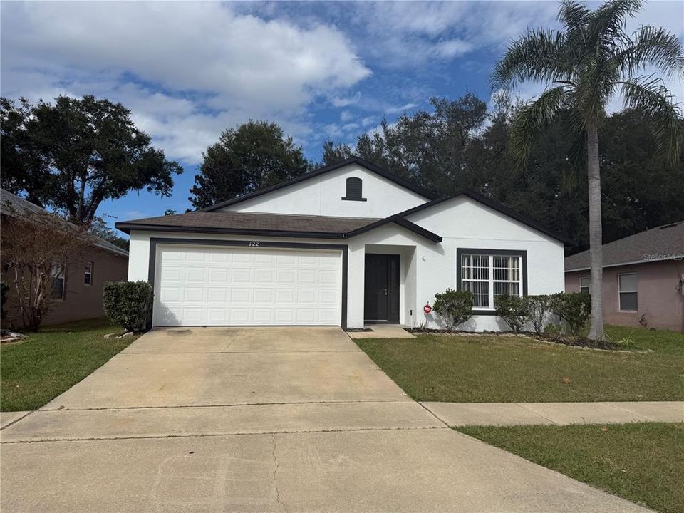 For Rent: $2,600 (3 beds, 2 baths, 1960 Square Feet)