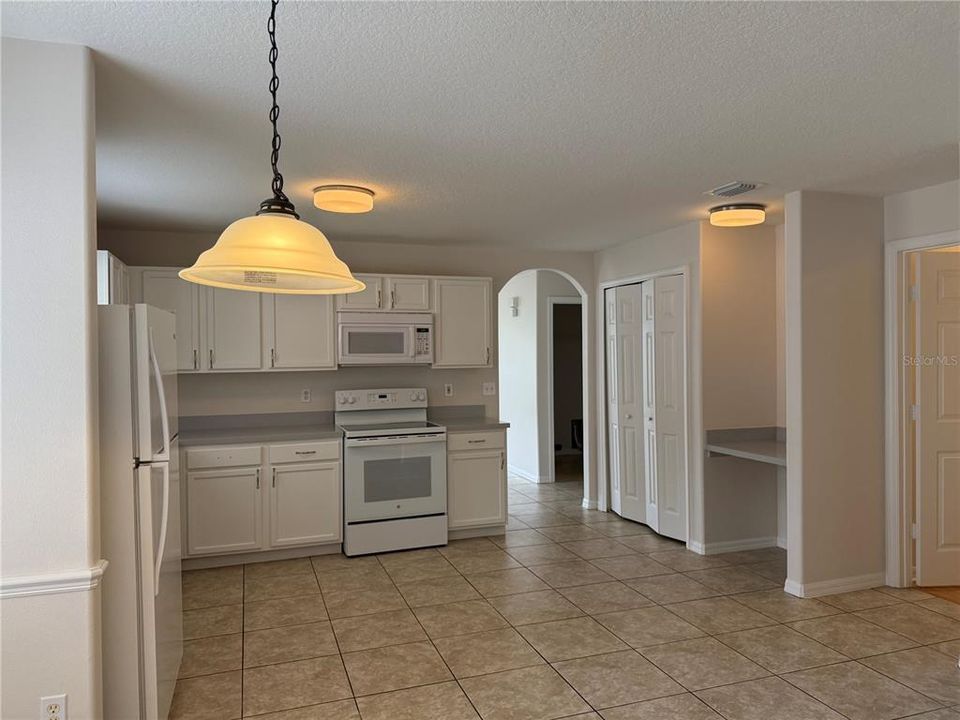 For Rent: $2,600 (3 beds, 2 baths, 1960 Square Feet)