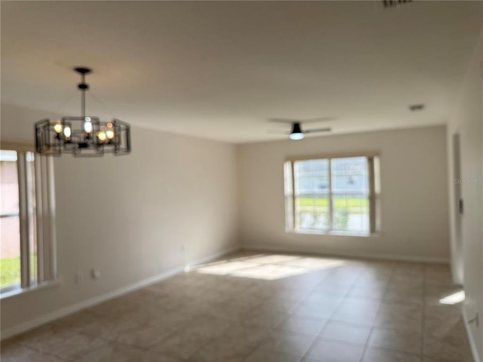 For Rent: $2,600 (3 beds, 2 baths, 1960 Square Feet)