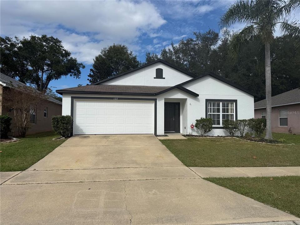 For Rent: $2,600 (3 beds, 2 baths, 1960 Square Feet)