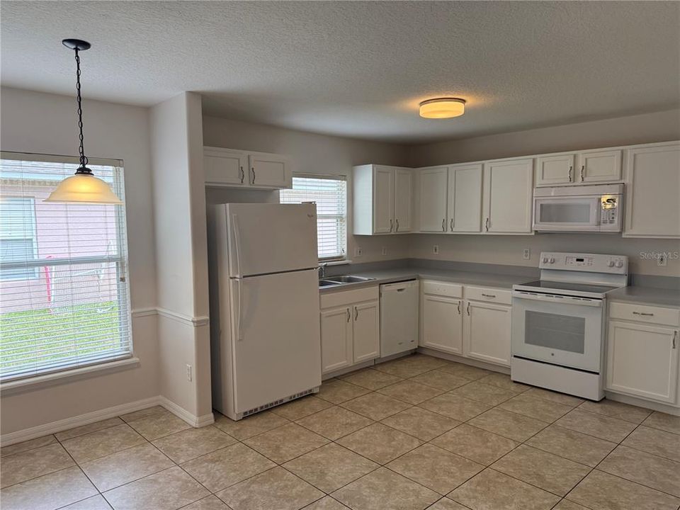 For Rent: $2,600 (3 beds, 2 baths, 1960 Square Feet)