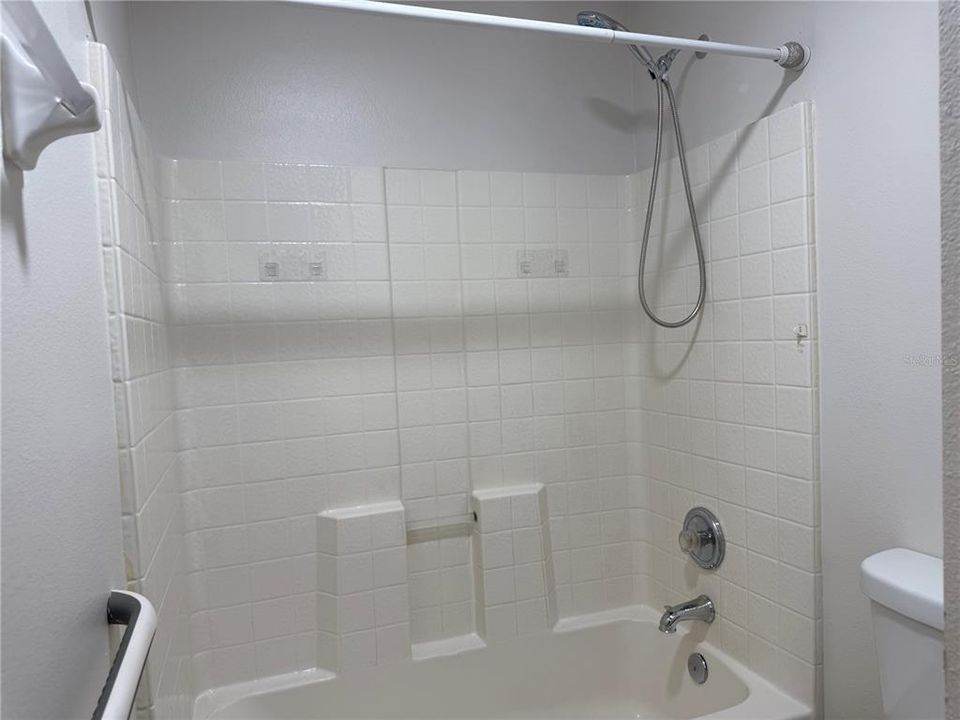 For Rent: $2,600 (3 beds, 2 baths, 1960 Square Feet)