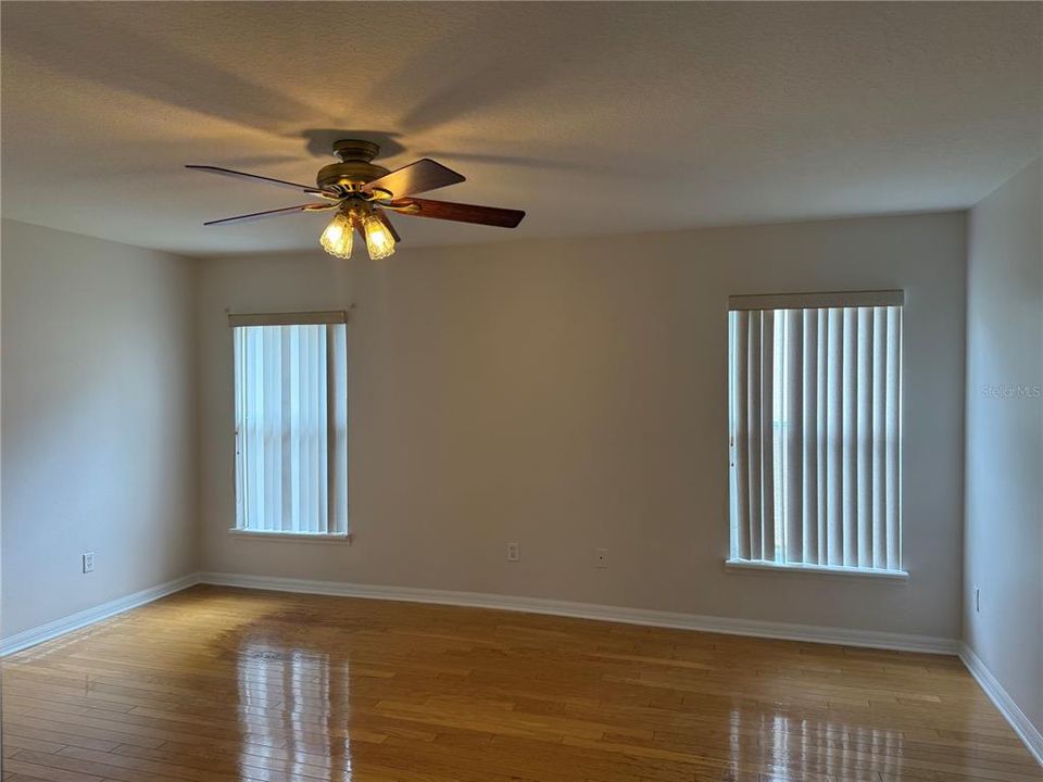 For Rent: $2,600 (3 beds, 2 baths, 1960 Square Feet)