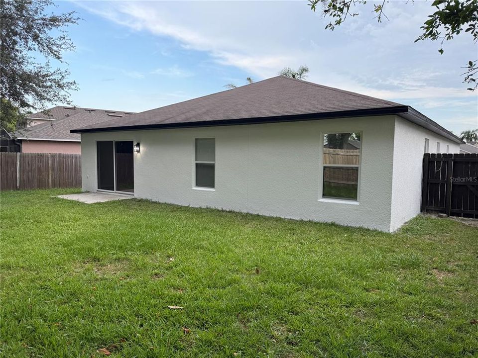 For Rent: $2,600 (3 beds, 2 baths, 1960 Square Feet)