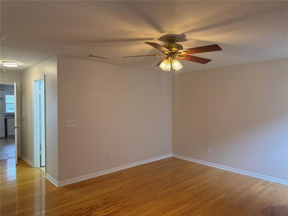 For Rent: $2,600 (3 beds, 2 baths, 1960 Square Feet)