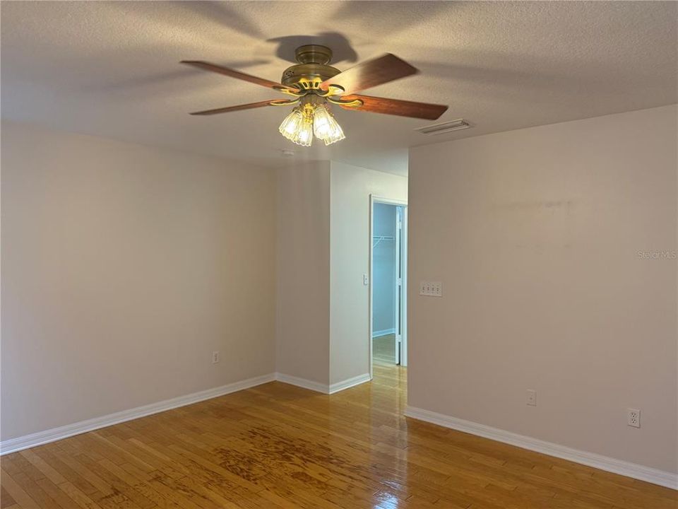 For Rent: $2,600 (3 beds, 2 baths, 1960 Square Feet)