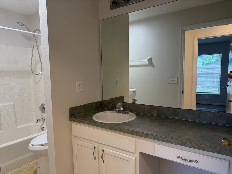 For Rent: $2,600 (3 beds, 2 baths, 1960 Square Feet)