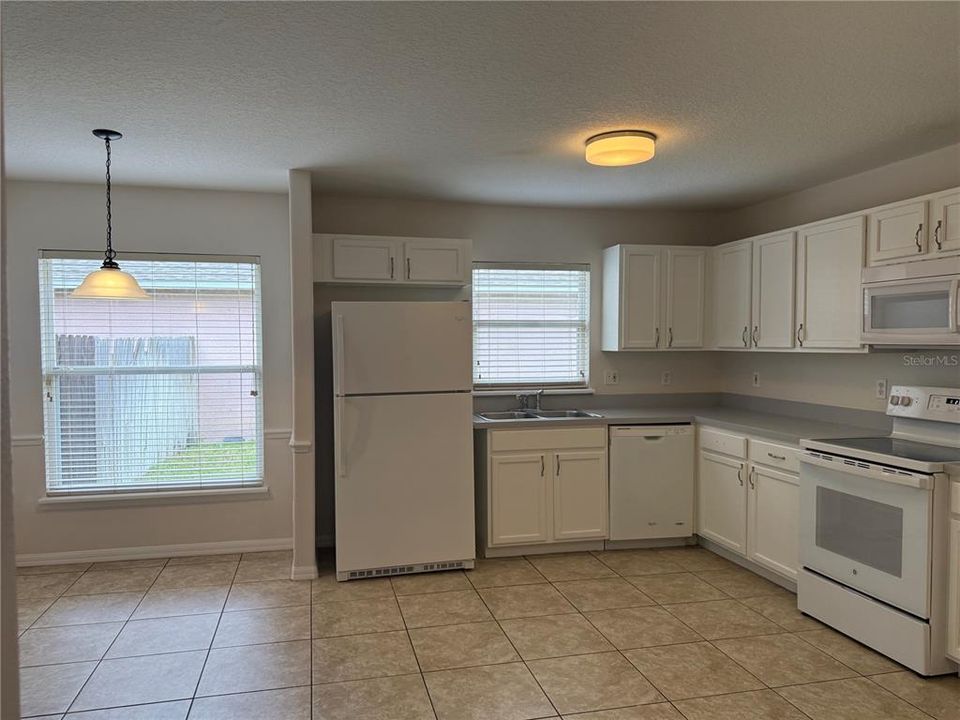 For Rent: $2,600 (3 beds, 2 baths, 1960 Square Feet)