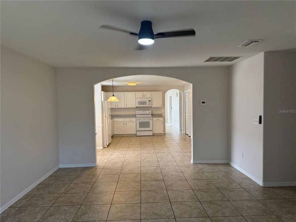 For Rent: $2,600 (3 beds, 2 baths, 1960 Square Feet)