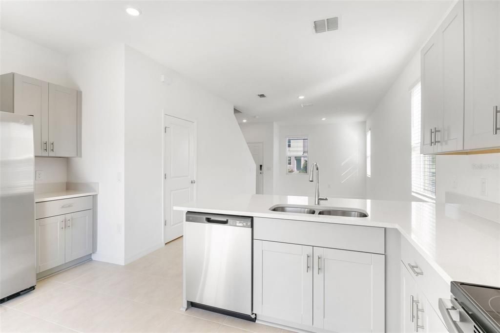 For Rent: $1,800 (2 beds, 2 baths, 1205 Square Feet)