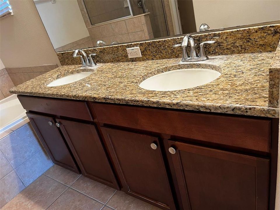 出租: $2,500 (3 贝兹, 2 浴室, 1670 平方英尺)