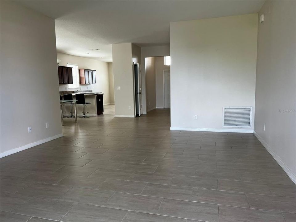 出租: $2,500 (3 贝兹, 2 浴室, 1670 平方英尺)