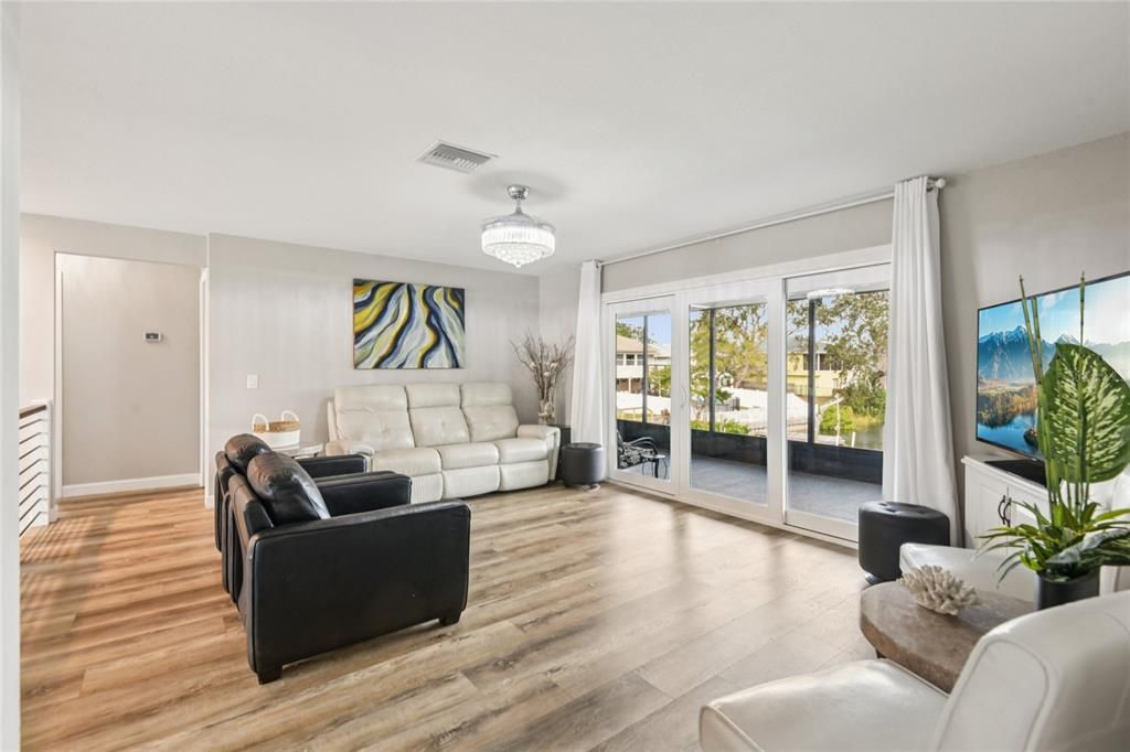 En Venta: $649,000 (4 camas, 3 baños, 2080 Pies cuadrados)