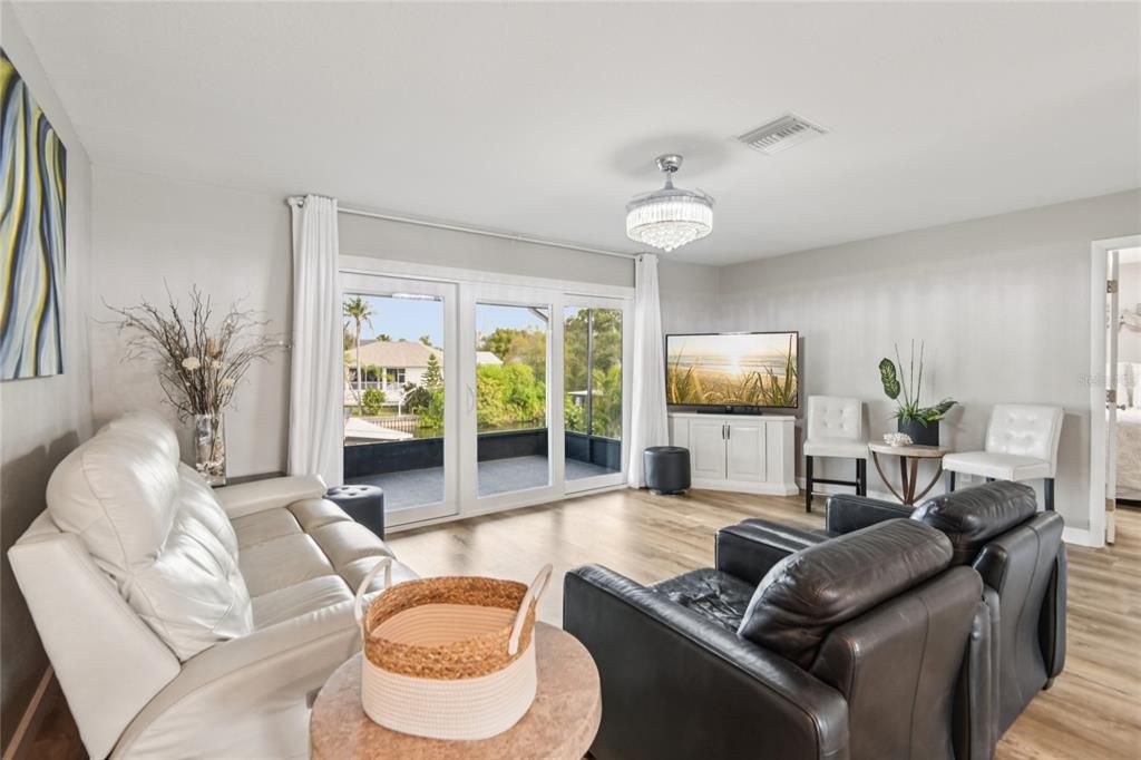 En Venta: $649,000 (4 camas, 3 baños, 2080 Pies cuadrados)