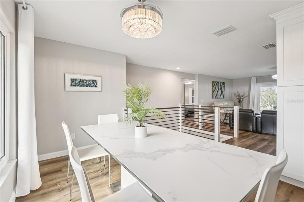 En Venta: $649,000 (4 camas, 3 baños, 2080 Pies cuadrados)