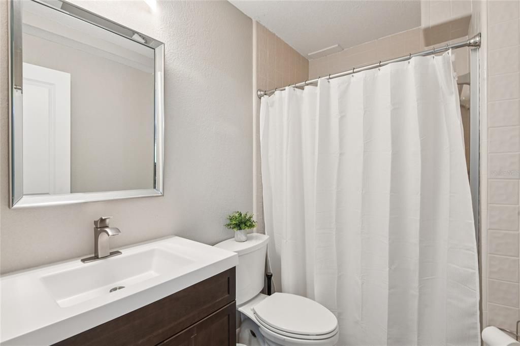 En Venta: $649,000 (4 camas, 3 baños, 2080 Pies cuadrados)