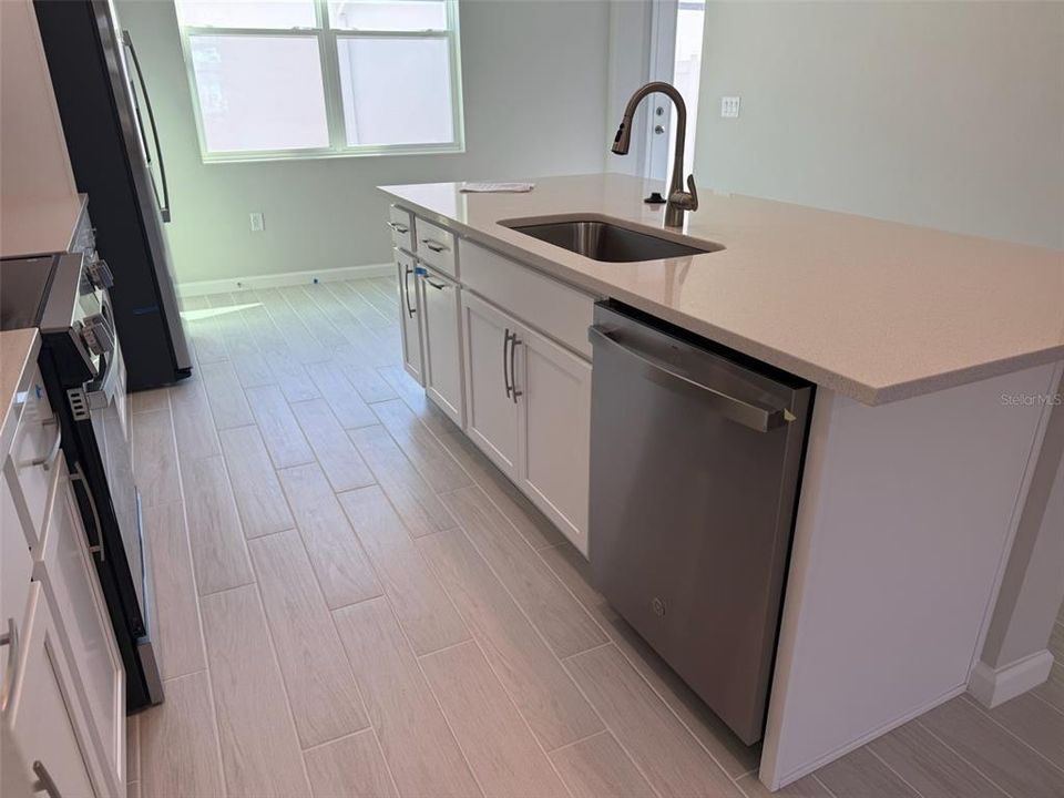 出租: $2,450 (3 贝兹, 2 浴室, 1693 平方英尺)